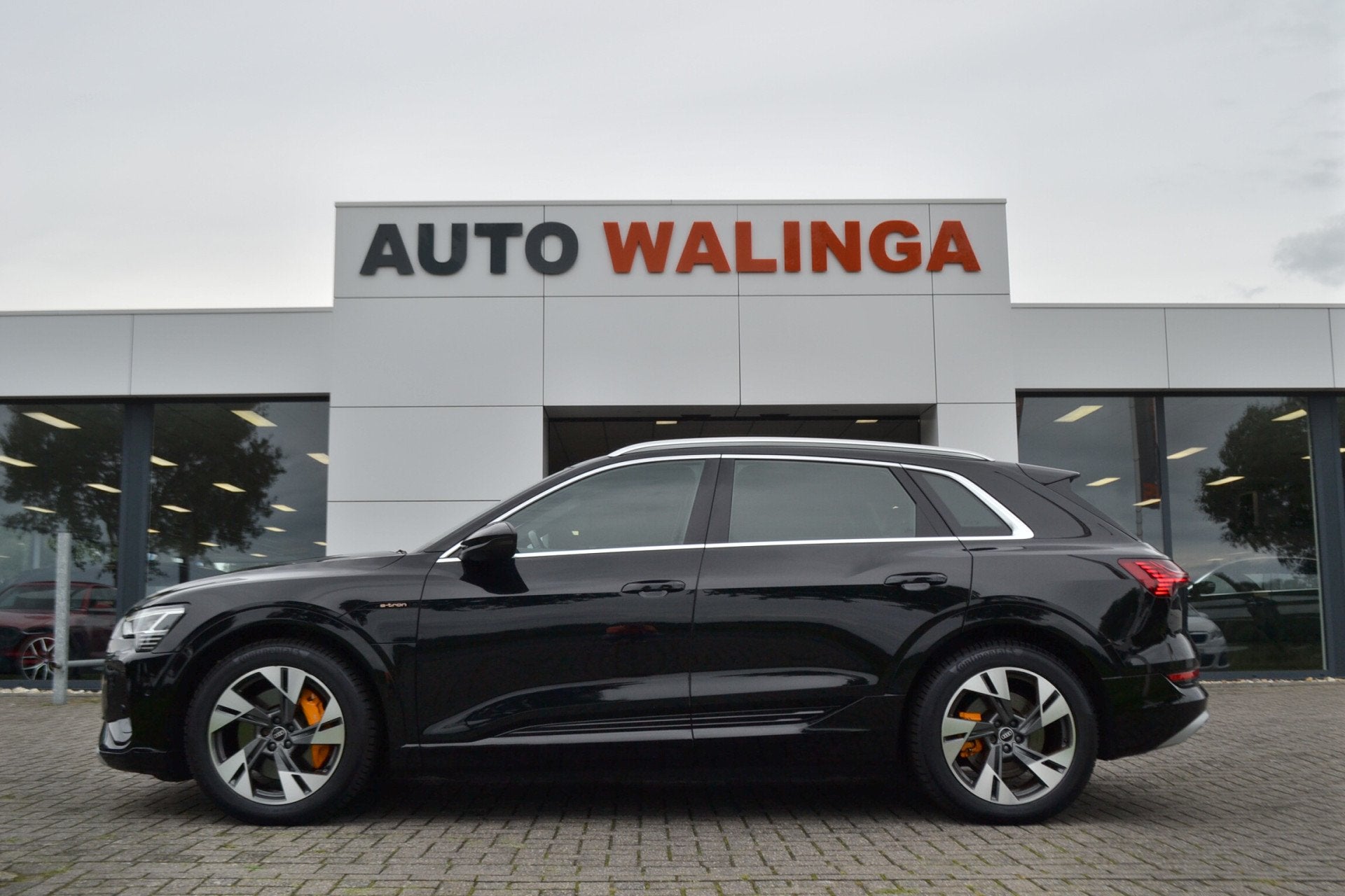 Audi e-tron 55 quattro S-Line 95 kWh Panoramdak | Trekhaak |, Auto's, Automaat, Zwart, 95 kWh, Leder en Stof