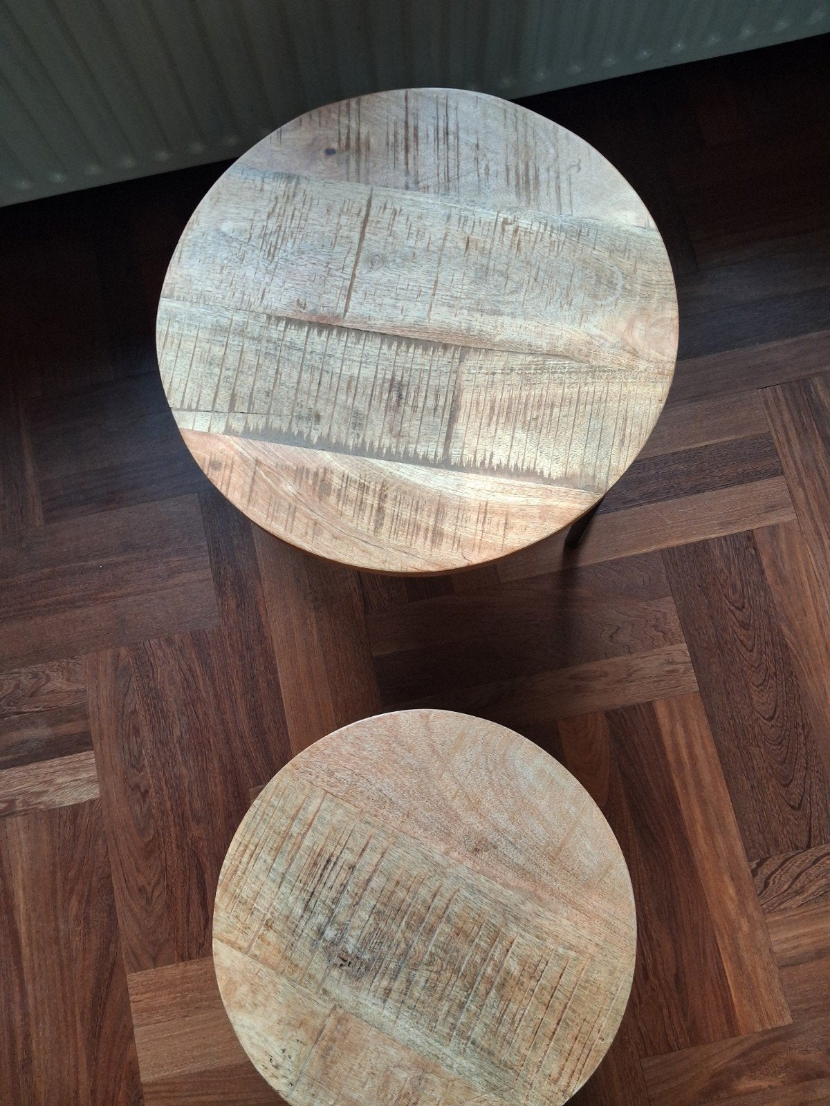 Set van 2 ronde bijzettafeltjes - Hout en Metaal, Minder dan 55 cm, Gebruikt, Rond, Industrieel, Modern