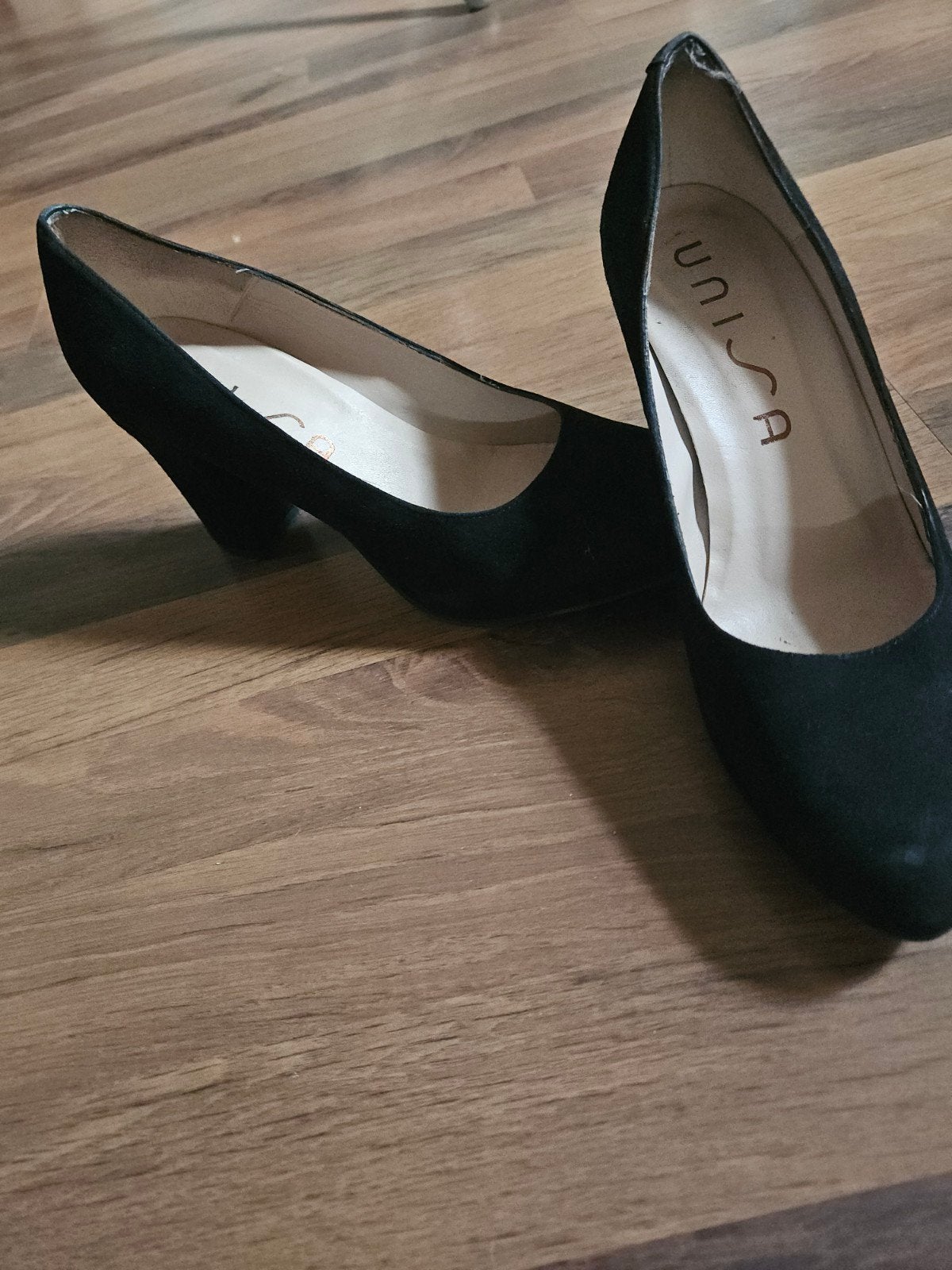 Unisa pumps zwart suède maat 40, hak 8cm plateau 2cm, Pumps, Zwart, Ophalen of Verzenden, Zo goed als nieuw