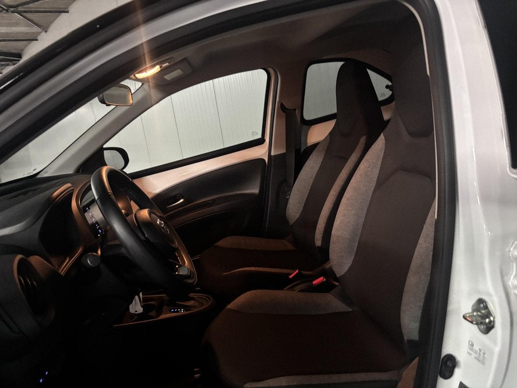 Toyota Aygo X 1.0 VVT-i S-CVT first, Start-stop-systeem, Stof, Gebruikt, 4 stoelen