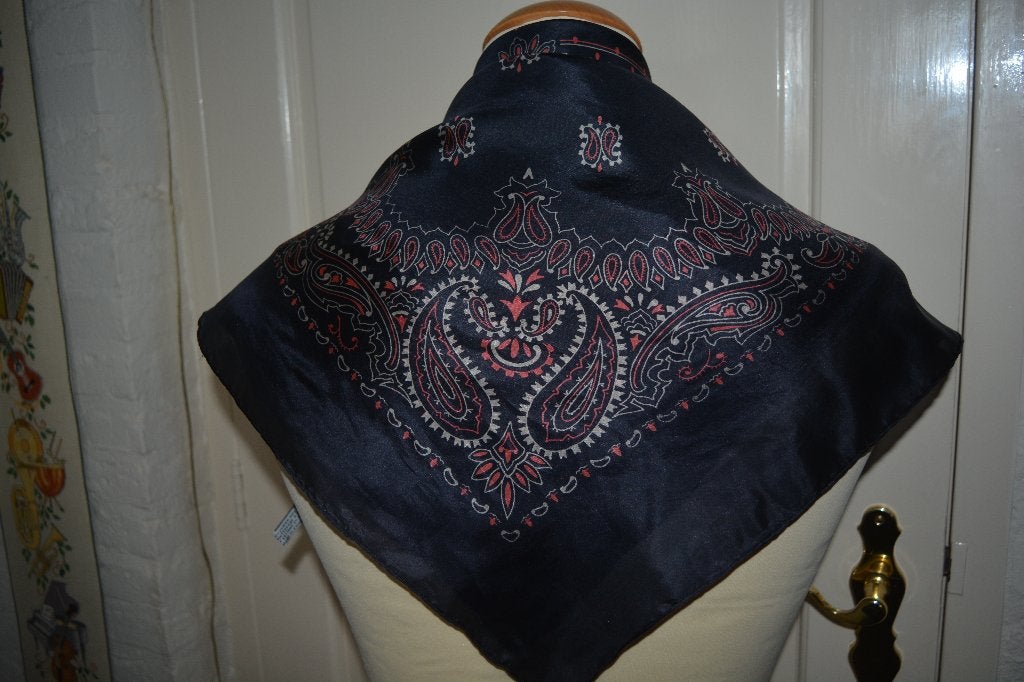 Jago, mooi vierkant zijden shawltje, Jago, Maat 46/48 (XL) of groter, Ophalen of Verzenden, Zo goed als nieuw
