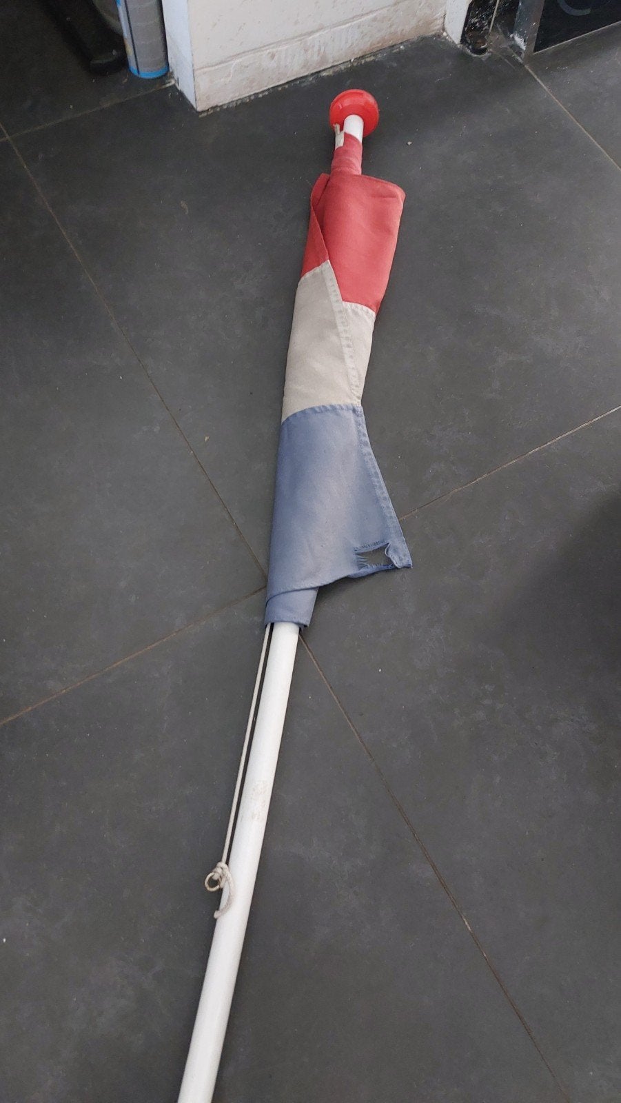 te koop vlaggenstok, Ophalen