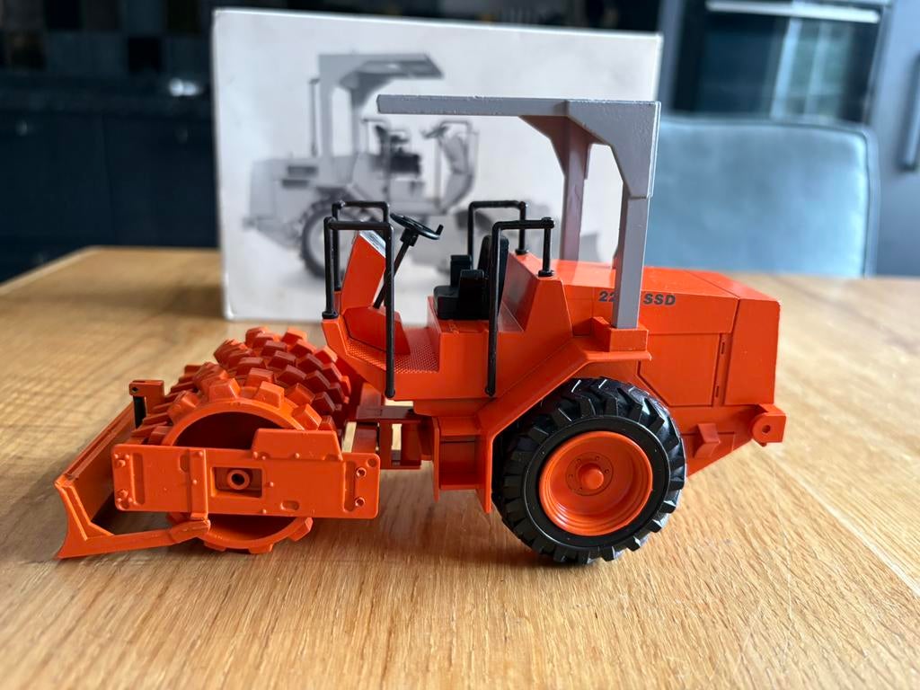 NZG 1/25 343 Hamm 2210-SSD Padded Roller Compactor, Ophalen of Verzenden, Nieuw, Overige typen, Overige merken