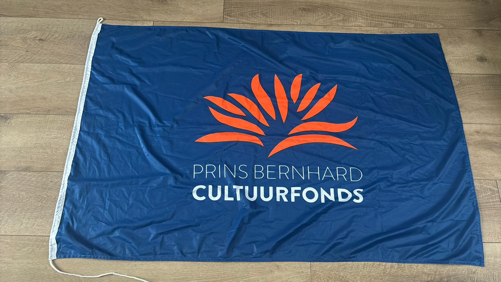 Prins Bernhard Cultuurfonds vlag, Ophalen of Verzenden, Zo goed als nieuw