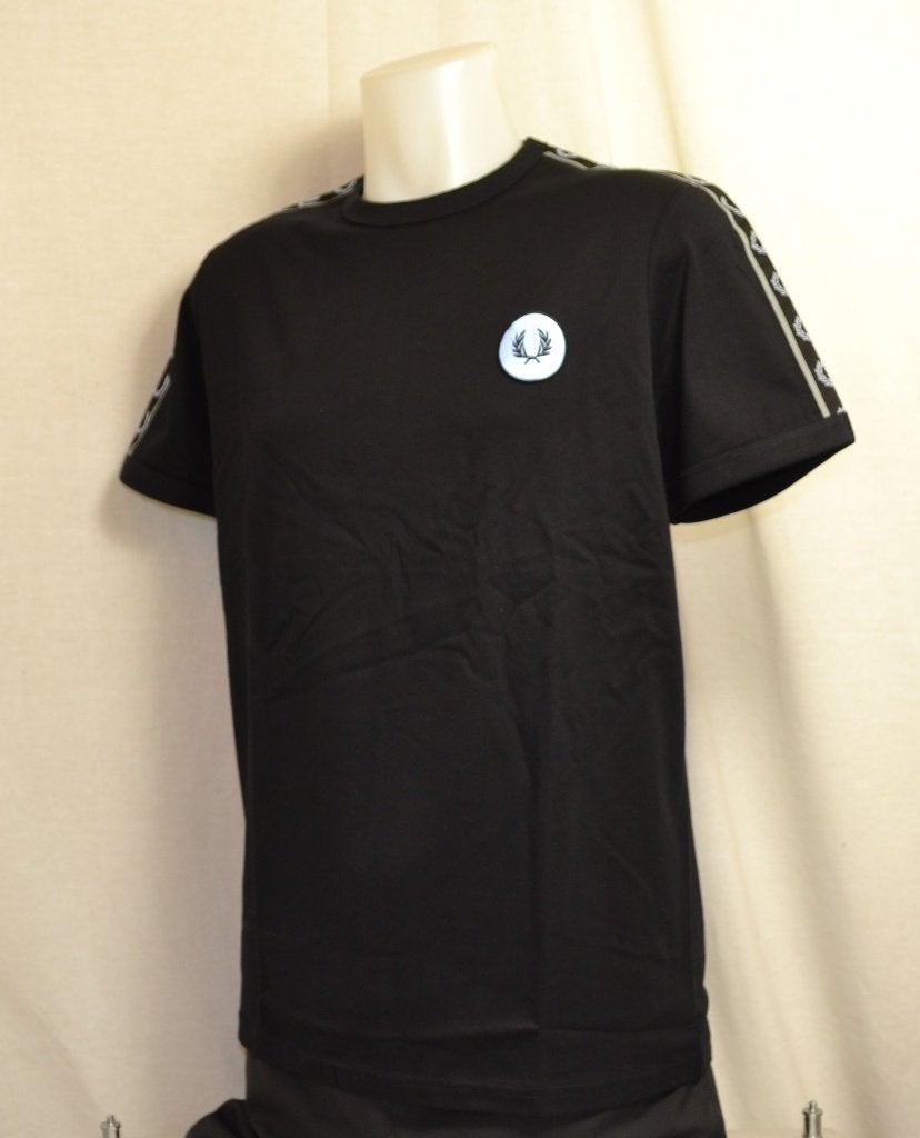 t-shirt fred perry taped zwart maat L en XXL nieuw, Kleding | Heren, T-shirts, Zwart, Nieuw, Overige maten, Ophalen of Verzenden