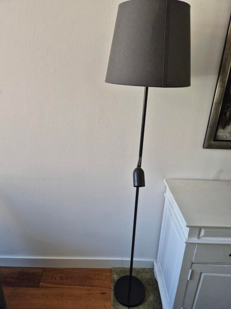 Ikea staande lamp, Huis en Inrichting, Ophalen of Verzenden, Zo goed als nieuw, Metaal, 150 tot 200 cm