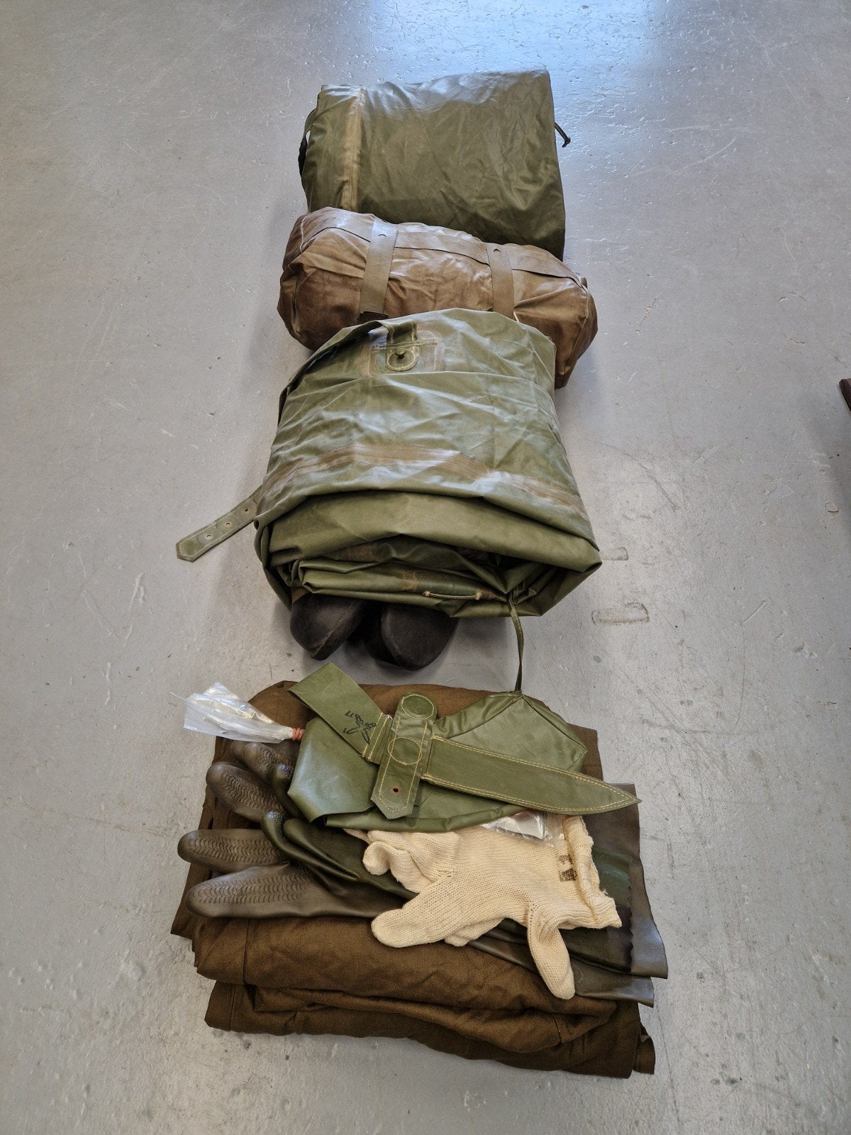 CBRN Pakken en Gasmasker Pakken uit het Oostblok, Ophalen of Verzenden, Landmacht, Nederland, Overige typen