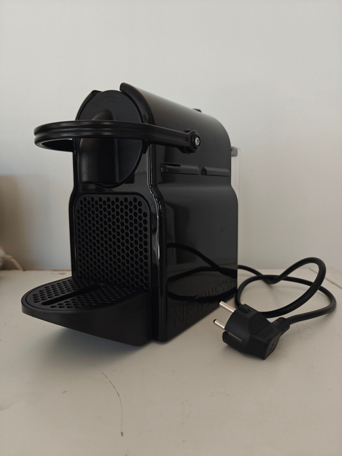 Nespresso Inissia - Zwart, Espresso apparaat, Ophalen of Verzenden, Zo goed als nieuw, 1 kopje