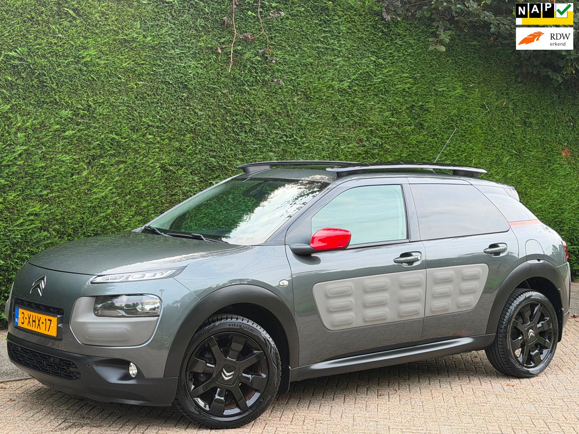 Citroen C4 Cactus 1.2 e-VTi Shine AUTOMAAT/GLAZENDAK/PDC V+A, Stof, 82 pk, 23 km/l, Origineel Nederlands