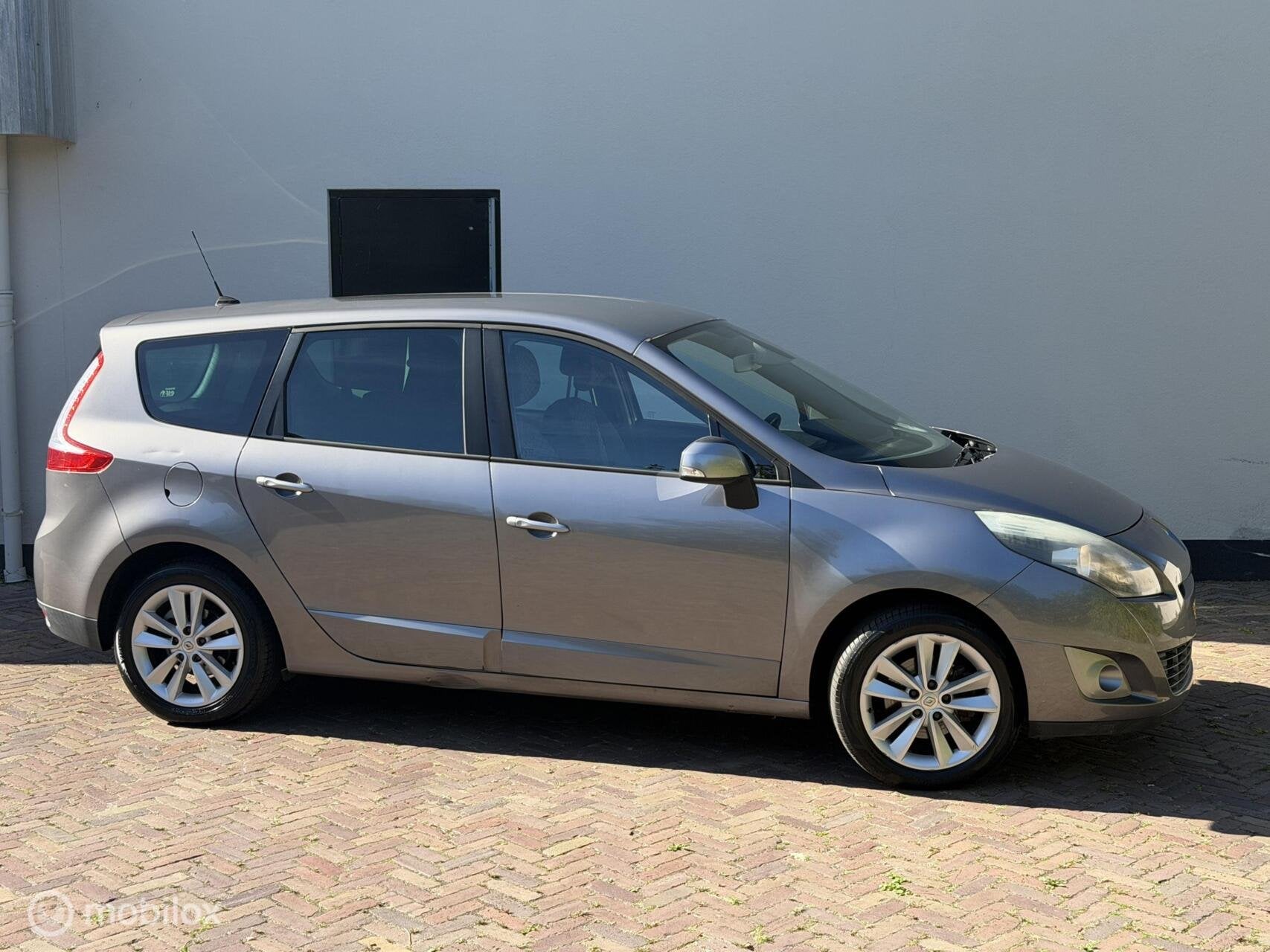 Renault Scénic TCe | Navigatie | Trekhaak | Climate Control, Voorwielaandrijving, Gebruikt, 4 cilinders, Handgeschakeld