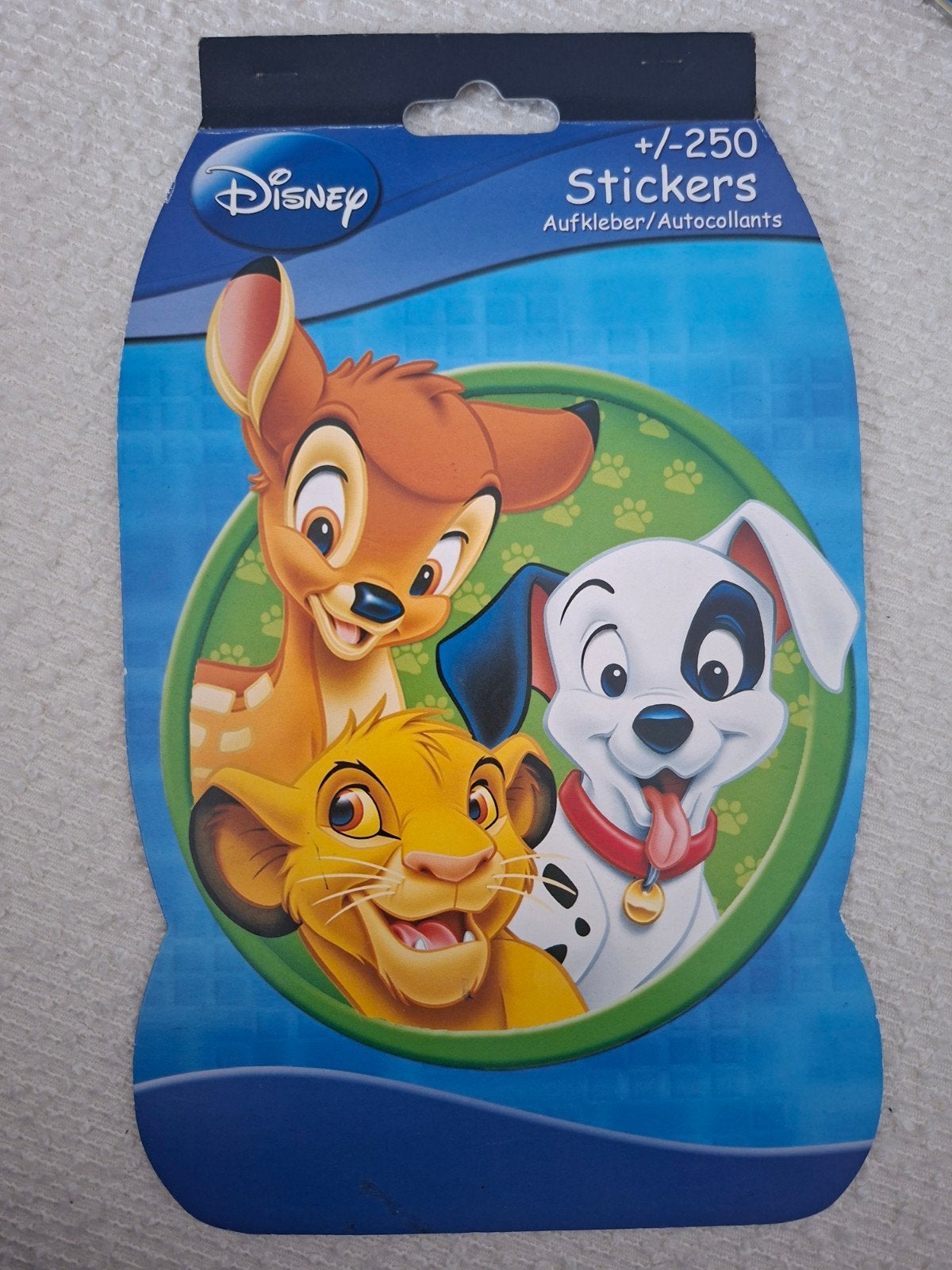 Disney Stickerboek met Bambi, Simba en 101 Dalmatiërs, Ophalen of Verzenden, Gebruikt, Strip of Tekenfilm