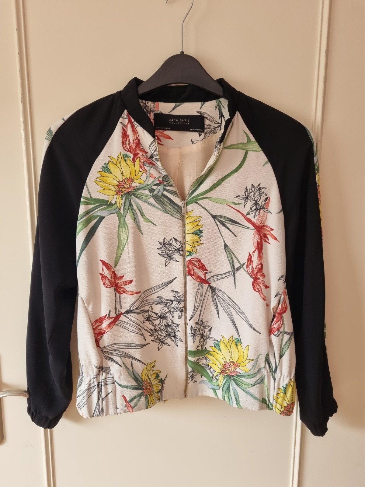 Zara Basic Bomberjack met bloemenprint - Maat M, Kleding | Dames, Maat 38/40 (M), Meerkleurig, Ophalen of Verzenden, Zo goed als nieuw
