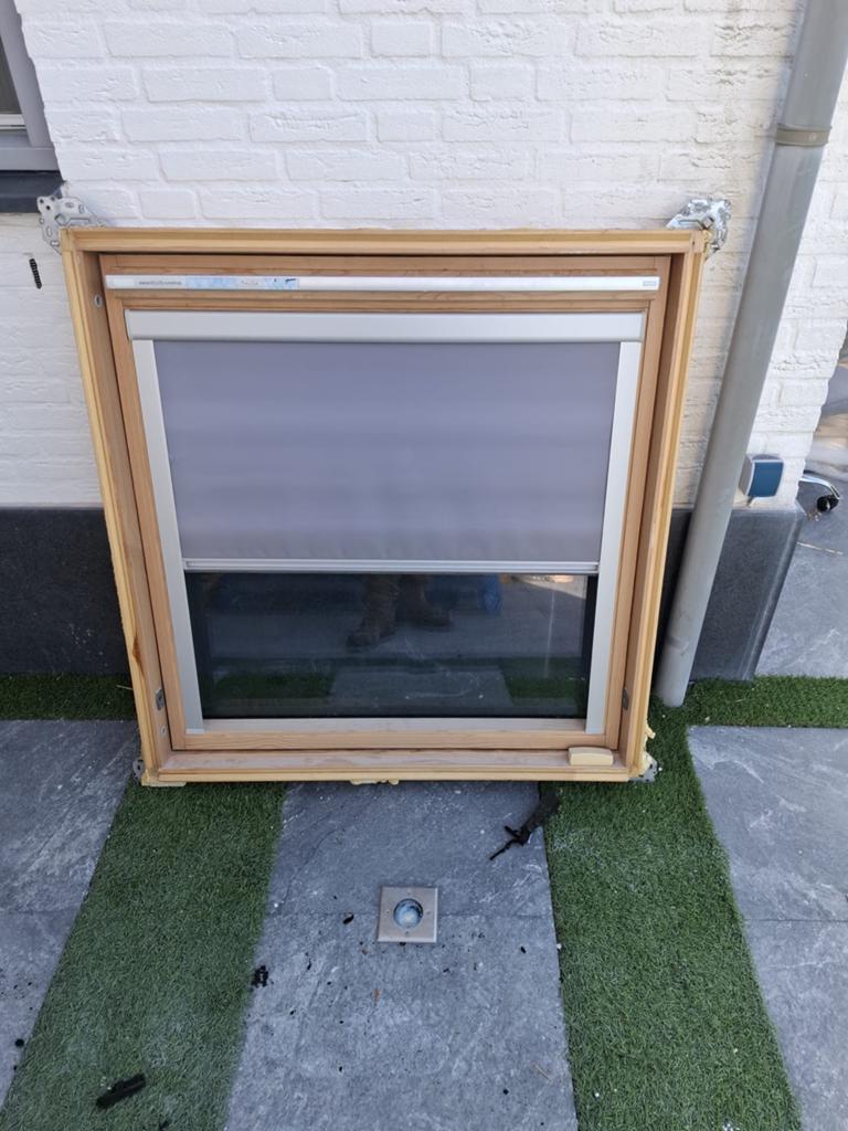 Gebruikt 3 velux dakramen met kozijn en gootstukken compleet, Doe-het-zelf en Verbouw, Glas en Ramen, Ophalen, Gebruikt, 80 tot 120 cm