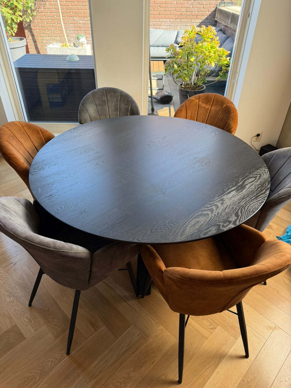 Ronde zwarte eiken eetkamertafel van Eijerkamp – Ø 140 cm, Huis en Inrichting, Ophalen, 100 tot 150 cm, Zo goed als nieuw, Eikenhout