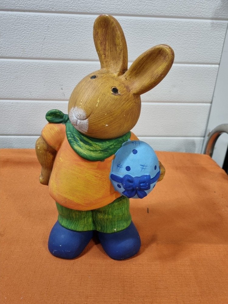 beeld paashaas keramiek, Diversen, Pasen, Ophalen of Verzenden, 'T Olde Gre-j, Info@toldegrej.nl, Endepoelstraat 20f Didam