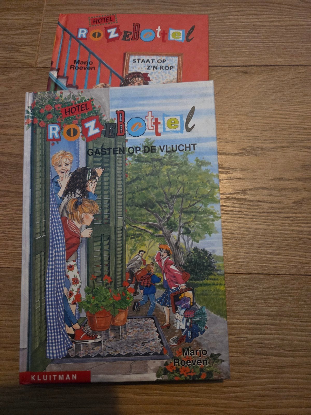 2 Hotel Rozebottel boeken - Marjo Roeven, Ophalen of Verzenden, Gelezen, Marjo Roeven, Fictie algemeen