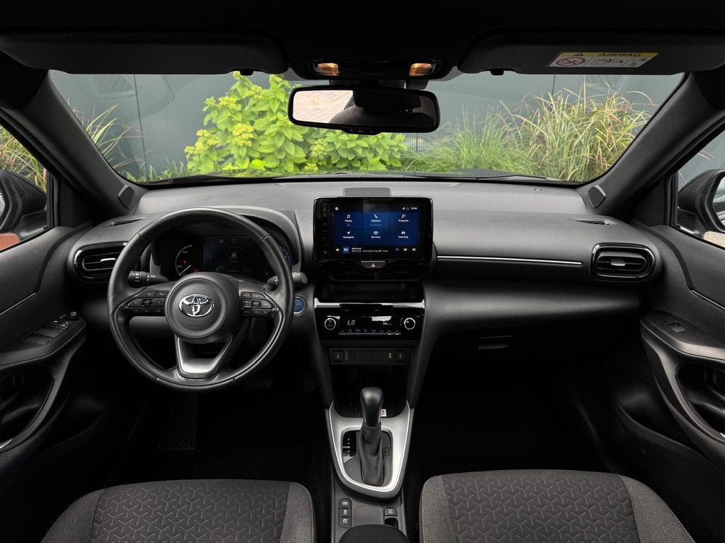 Toyota Yaris Cross 1.5 VVT-I Dynamic M24 NAVI | LED | CAMERA, Auto's, Toyota, Gebruikt, Zwart, Met garantie (alle), Zwart