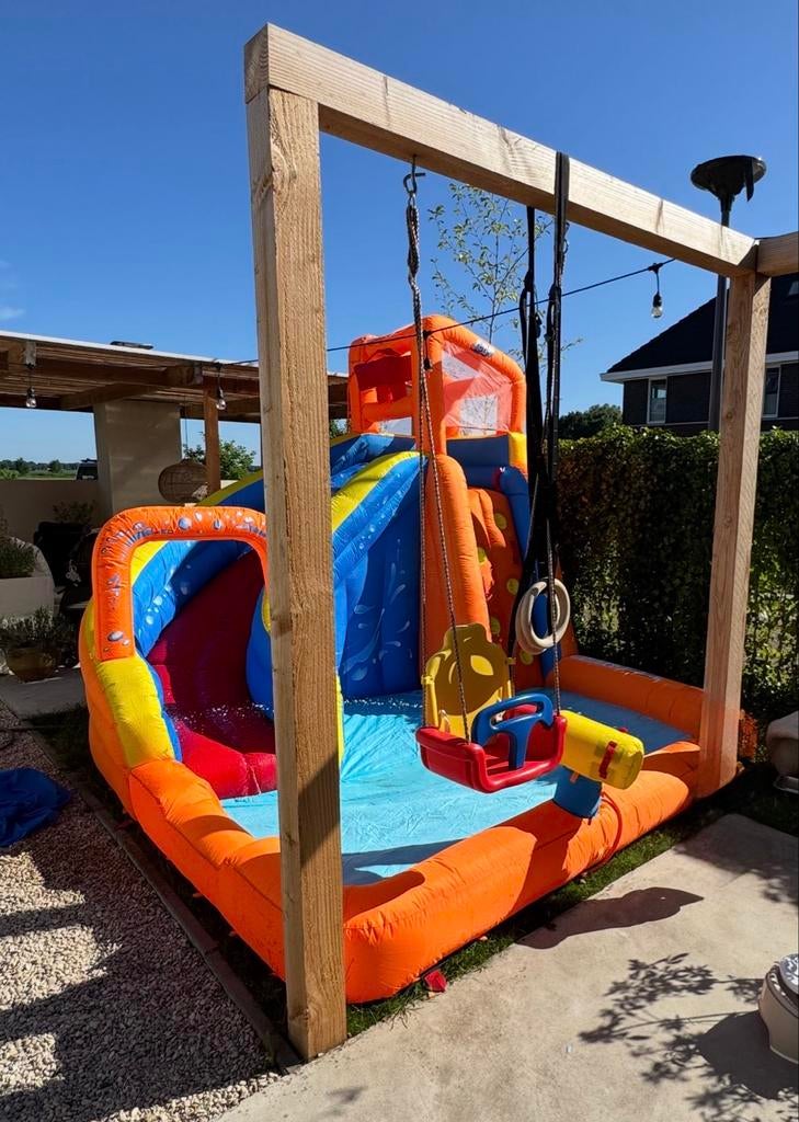 Opblaasbaar waterpark met glijbaan, Ophalen, Zo goed als nieuw