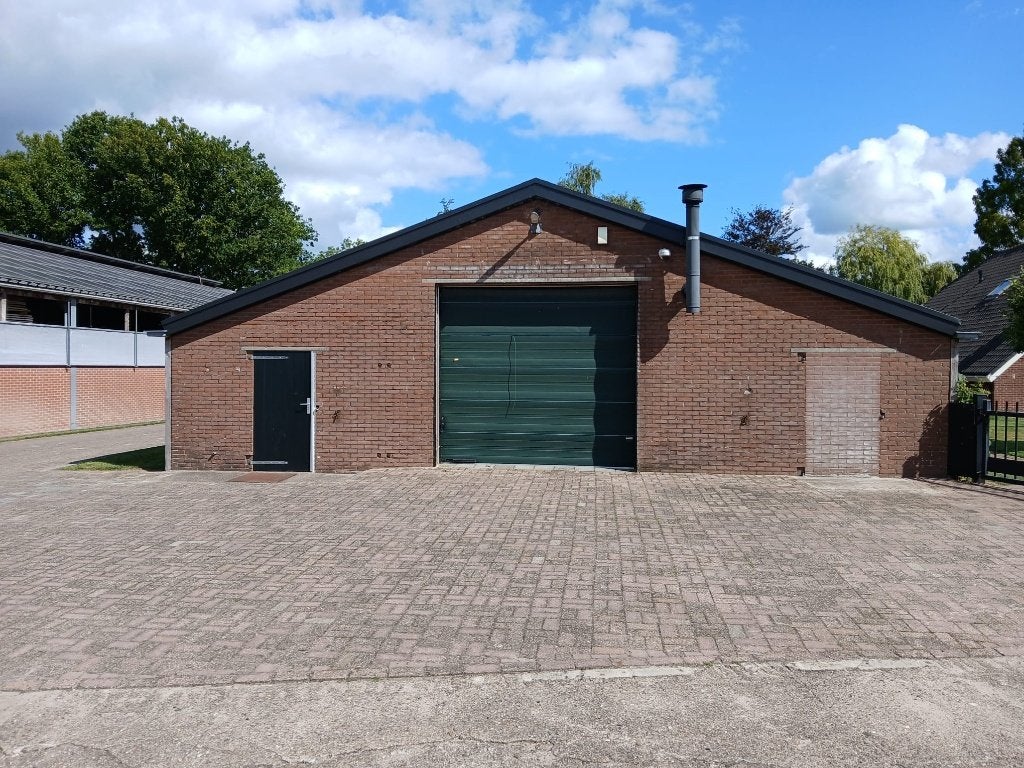 Bedrijfshal, opslagruimte, werkplaats, 150 m², Huur, Bedrijfsruimte