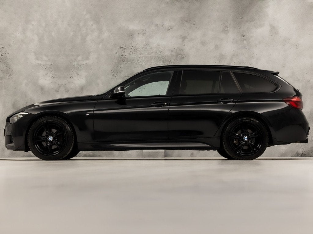 BMW 3 Serie Touring 318i M Sport Automaat (GROOT NAVI, M PAK, Auto's, BMW, Automaat, 12 maanden, Gebruikt, 1465 kg