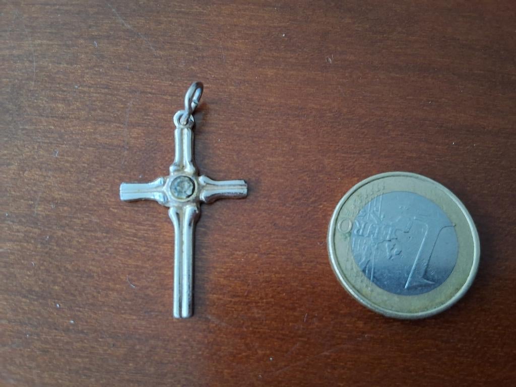 Oud goudkleurig kruisje met strass, Overige materialen, Gebruikt, Ophalen of Verzenden, Kruis of Symbool