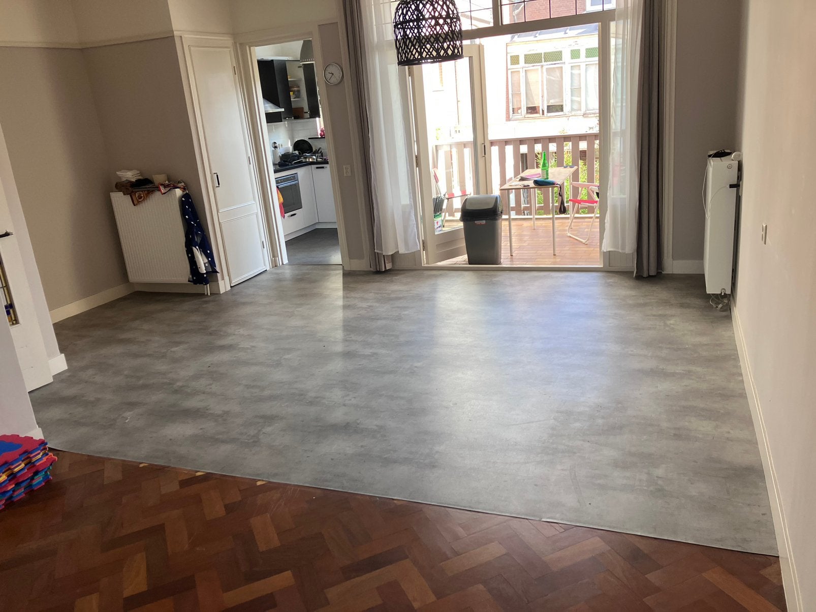 Gratis 65m2 vloerbedekking, Huis en Inrichting, Stoffering | Vloerbedekking, Ophalen, Zo goed als nieuw, Grijs, Tapijt