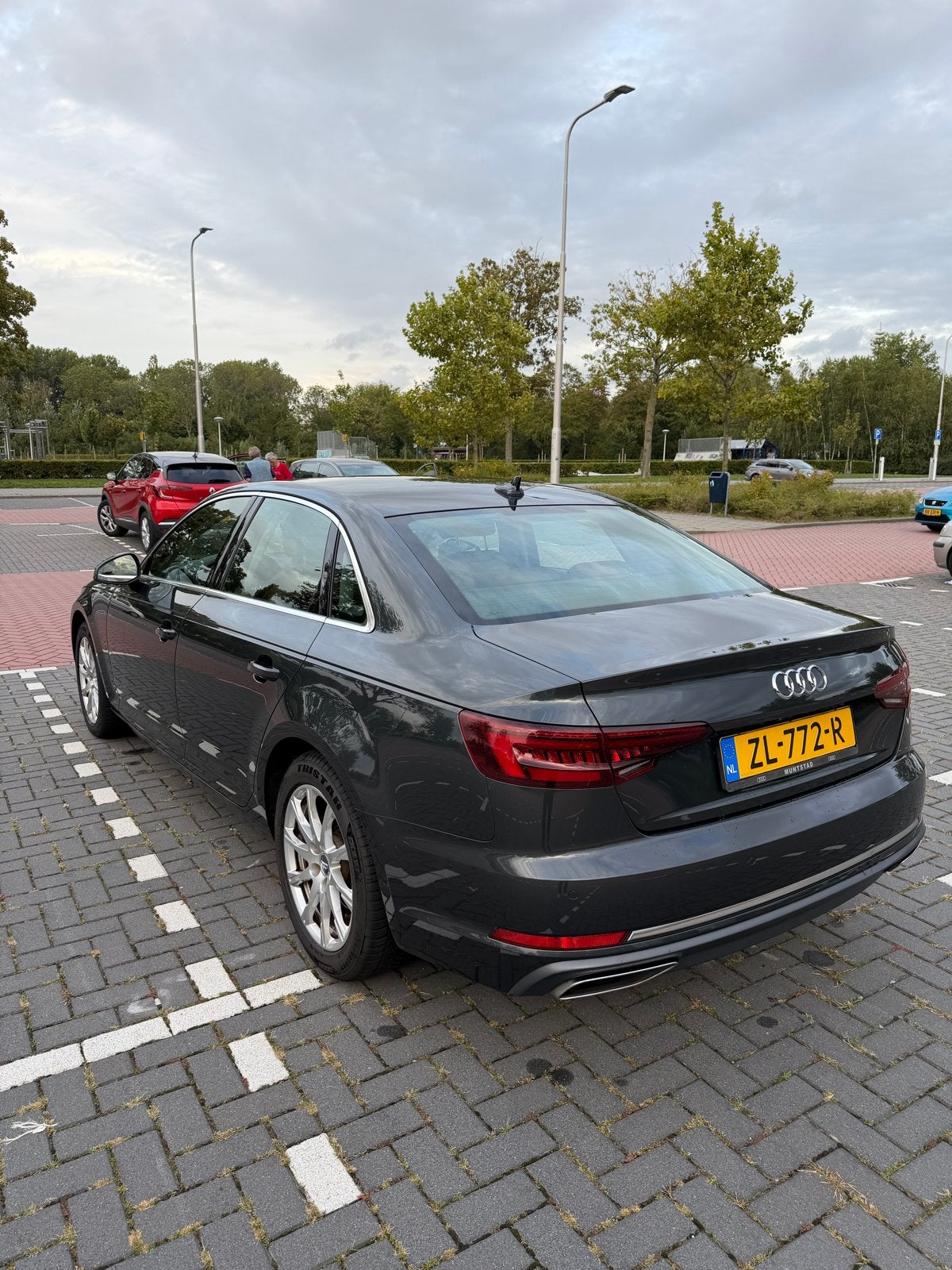 Foto 5 van Audi A4 35 Tfsi 150pk S Tronic 2019 Grijs