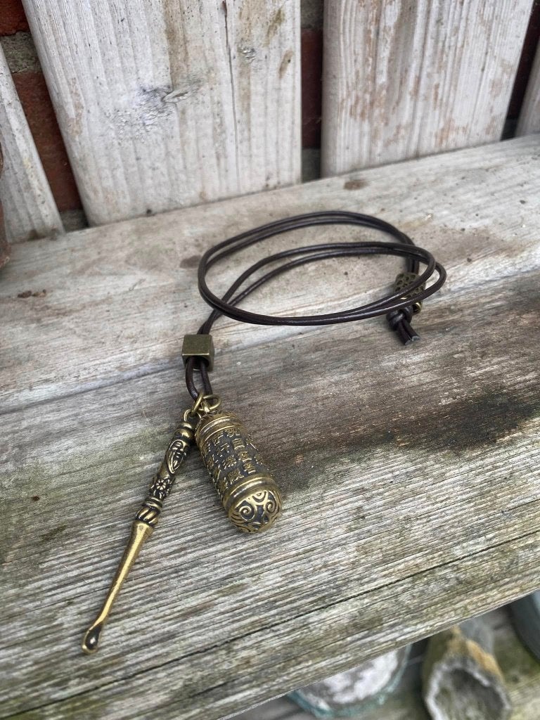Super mooie Tibetaanse ashanger versierd met mantra., Sieraden, Tassen en Uiterlijk, Kettingen, Overige materialen, Verstelbaar