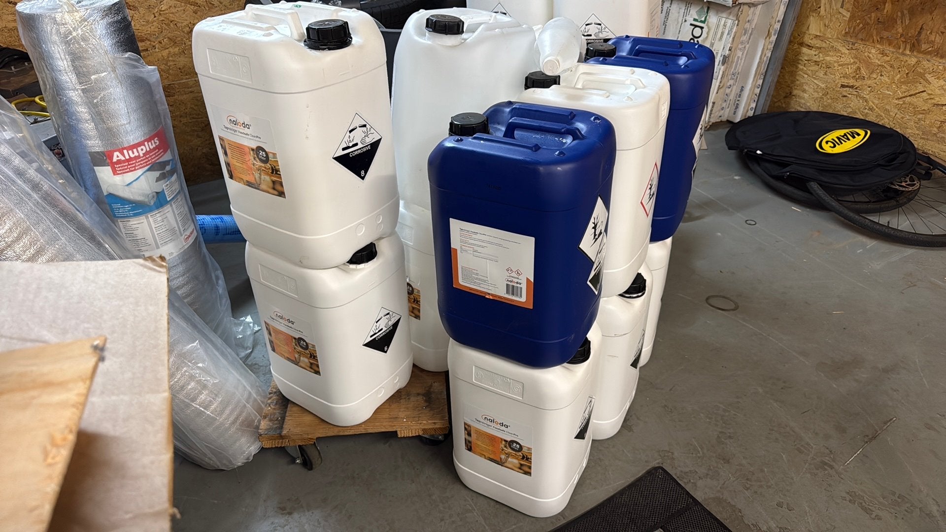 Jerry cans 25 l omspoelen met water en schoon, Ophalen, Minder dan 60 m³, 3 snelheden of meer, Zo goed als nieuw