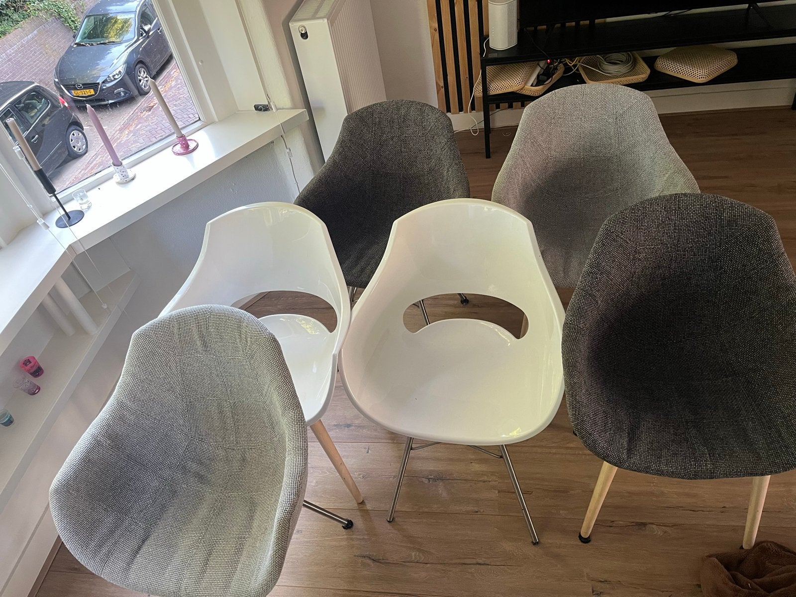 Set van 6 moderne eetkamerstoelen (4x stof, 2x kunststof), Ophalen, Kunststof, Gebruikt, Overige kleuren