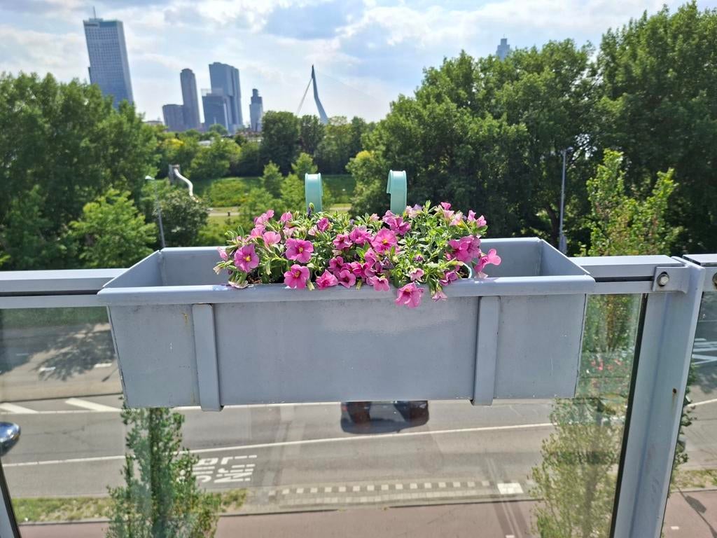 Grijze bloembak voor balkon of reling, Overige materialen, Gebruikt, Minder dan 30 cm, Minder dan 60 cm