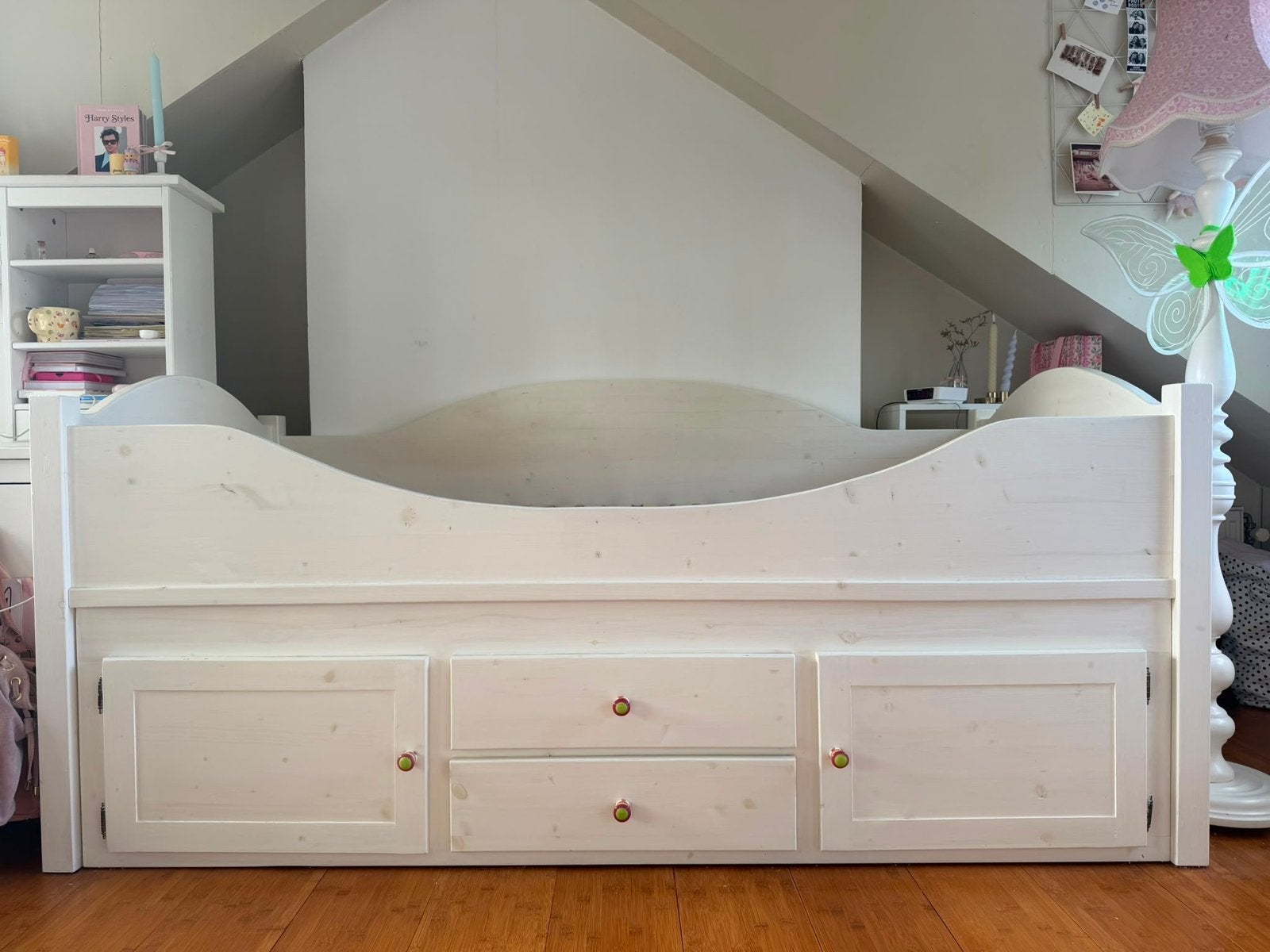 Blankhouten bed met opbergruimte, wit geschilderd, Ophalen, Eenpersoons, Wit, 200 cm