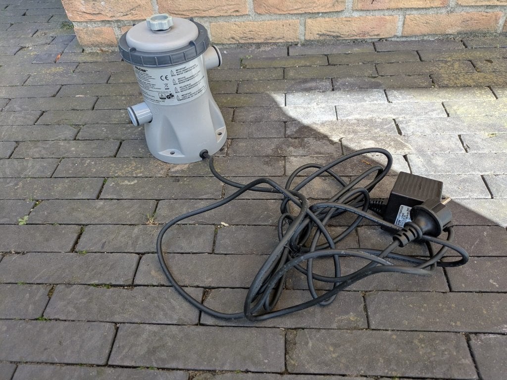 Zwembad pomp (klein) met eventueel middelen (zie foto), Ophalen, Zo goed als nieuw, Zwembadpomp