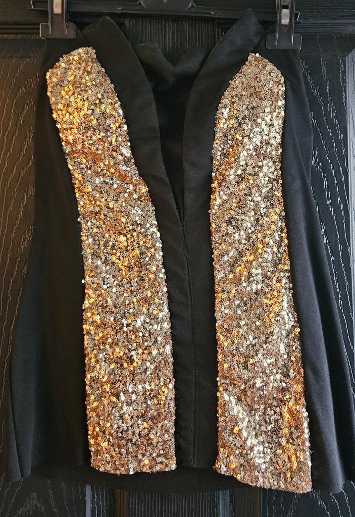 zwarte strapless top met goud afgewerkte pailletten., Zwart, Ophalen of Verzenden, Zo goed als nieuw, Maat 36 (S)