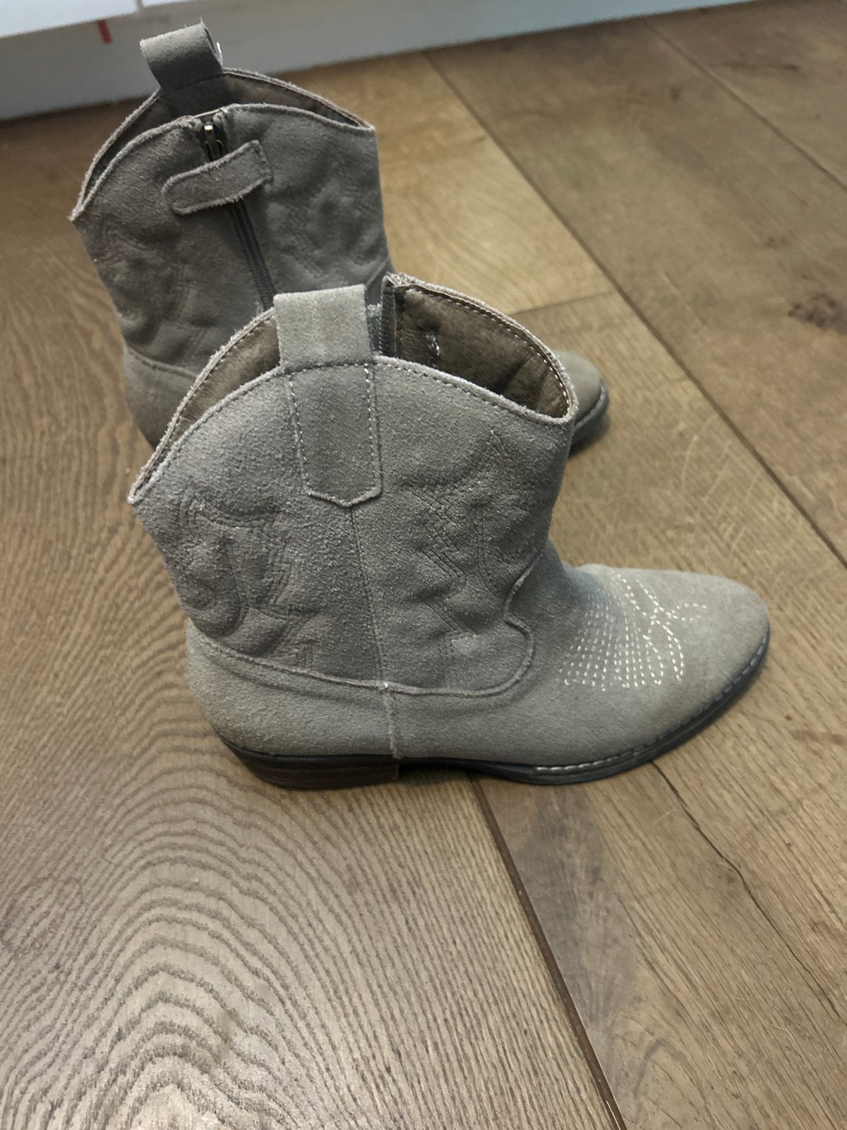 Beige suède cowboylaarzen maat 38, Ophalen, Zo goed als nieuw, Grijs, Lage of Enkellaarzen
