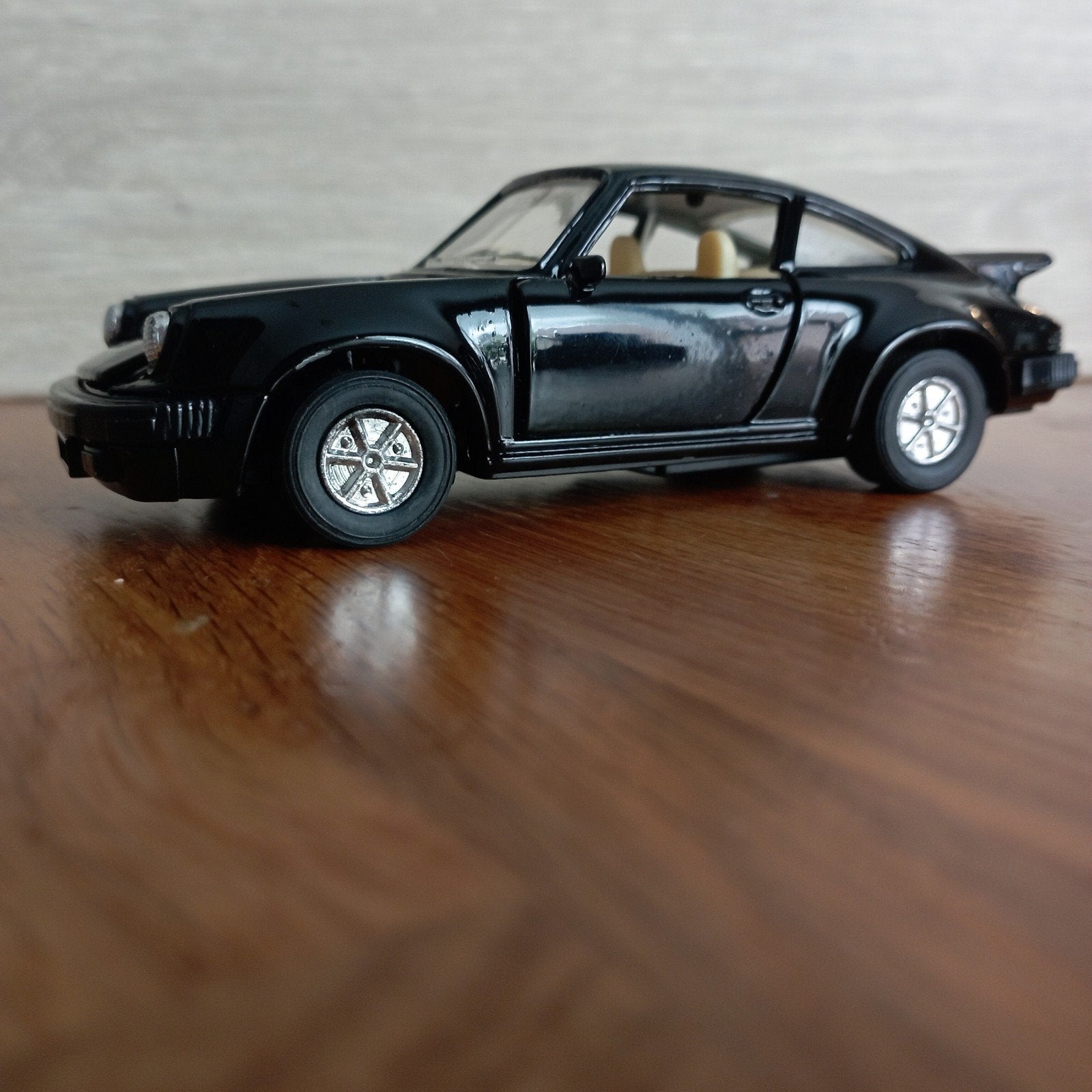 Porsche 930 TT-102 uit 1980 1:38, Hobby en Vrije tijd, Modelauto's | 1:43, Ophalen of Verzenden, Zo goed als nieuw, Auto, Overige merken