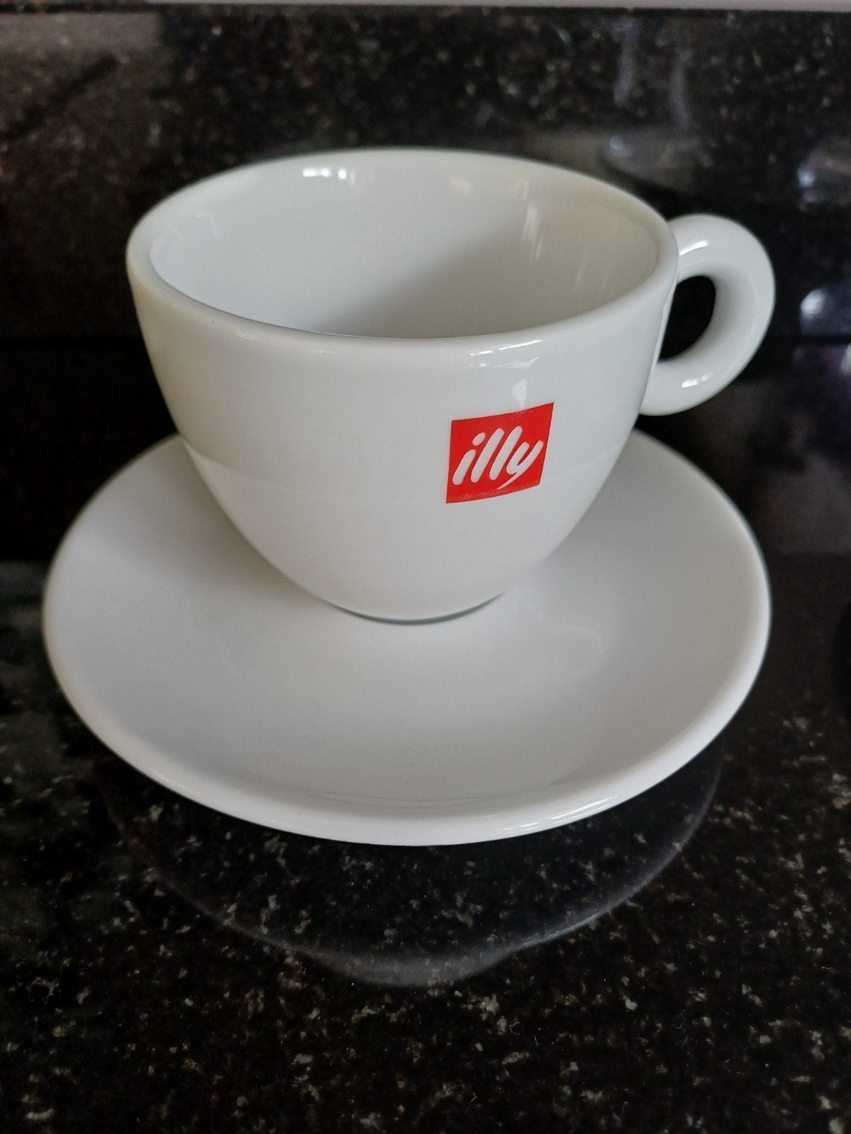 2 Illy cappuccino kop en schotels - perfecte staat, Nieuw, Ophalen of Verzenden, Overige stijlen, Kop(pen) en/of Schotel(s)