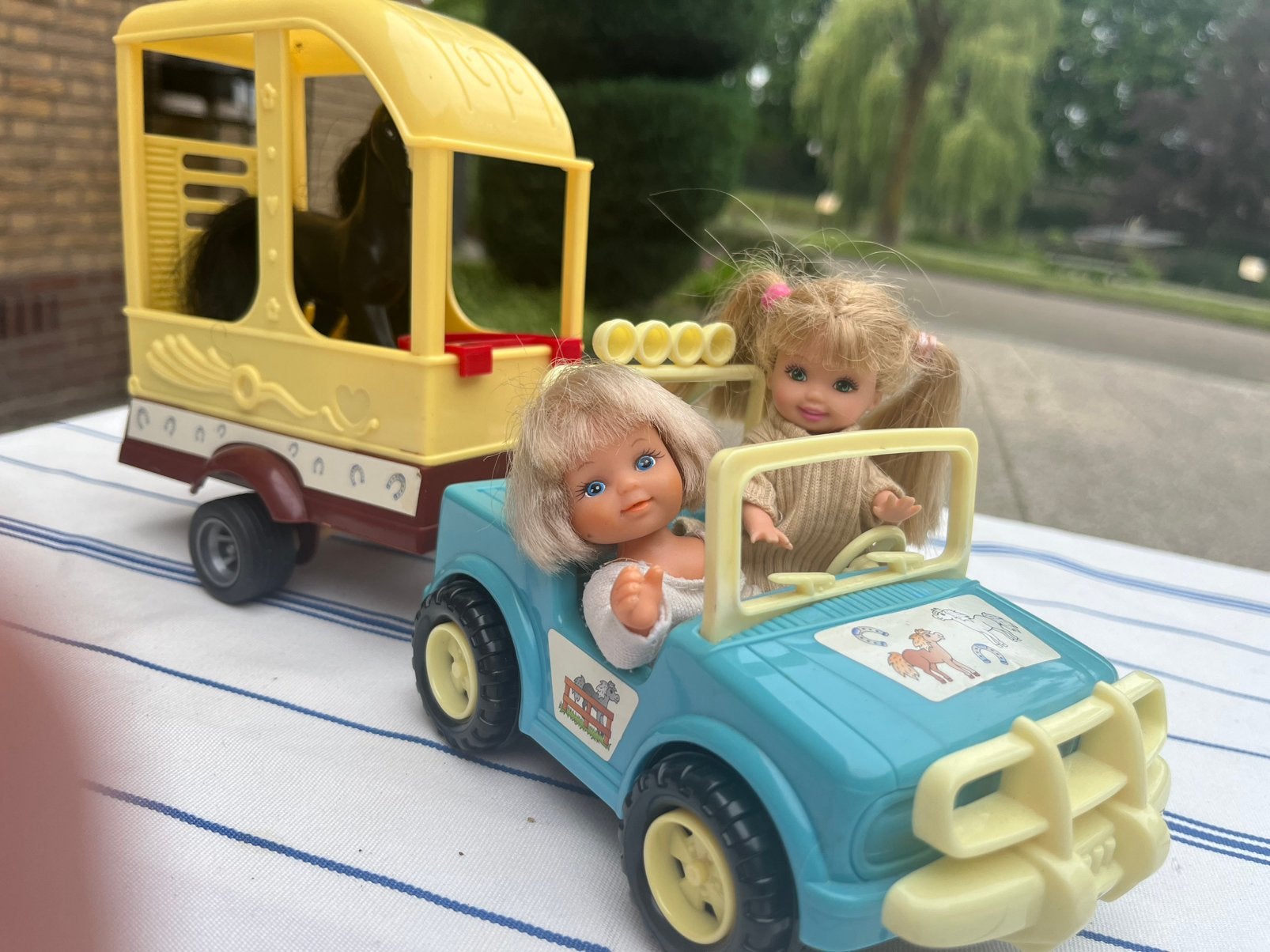 Mini poppen in jeep met trailer en paard, Ophalen, Gebruikt, Meisje