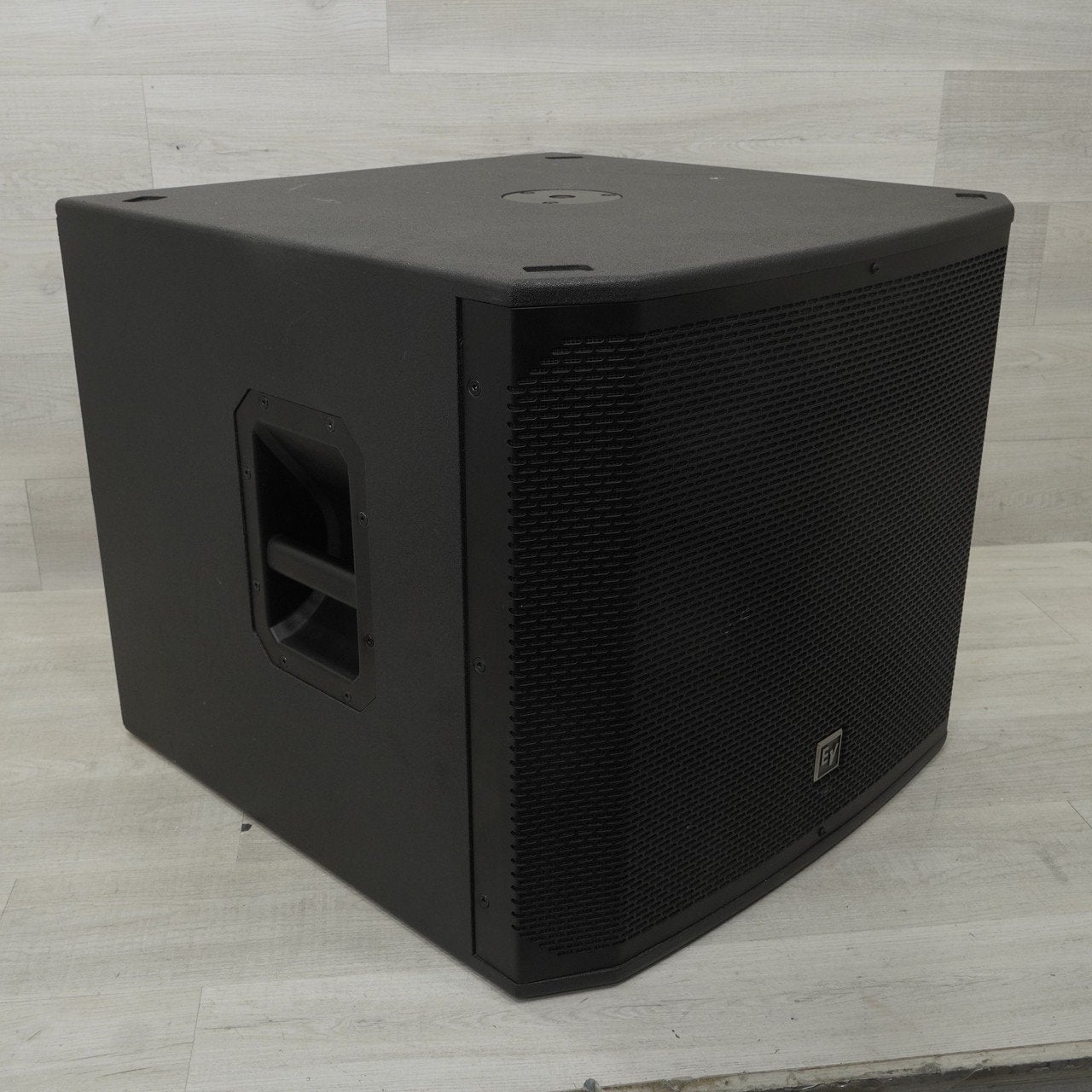 Electro Voice EKX 118SP met hoes, Ophalen of Verzenden, Zo goed als nieuw, Subwoofer, Overige merken