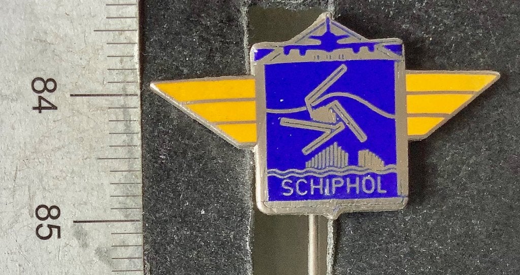 speld, Luchtvaart, Schiphol, oude logo, emaille (RB, Ophalen of Verzenden, Gebruikt, Transport, Speldje of Pin