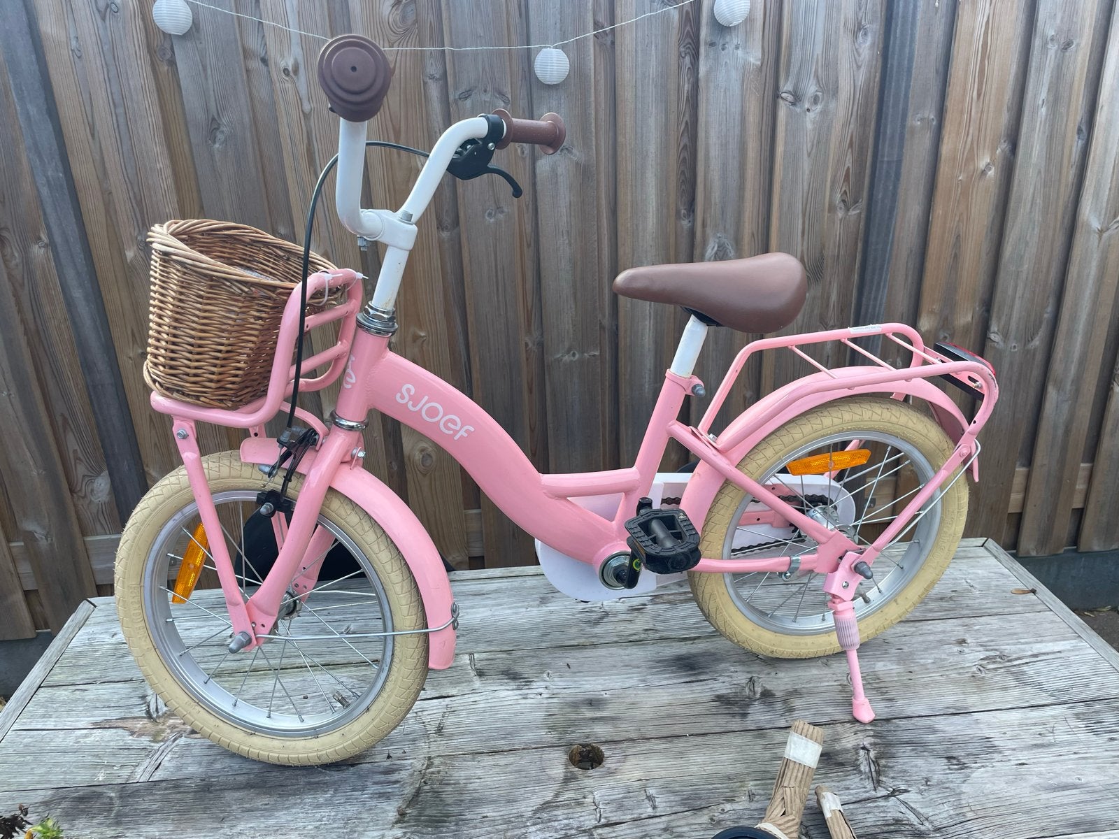 Sjoef Kinderfiets 16 inch - Roze met mandje en zijwieltjes, Fietsen en Brommers, Ophalen, Terugtraprem, Zijwieltjes, 16 tot 20 inch