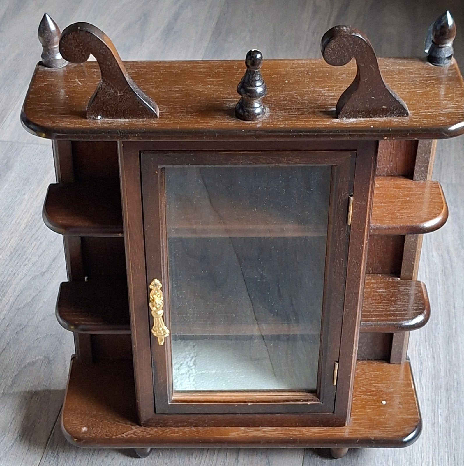 Antiek houten kastje, Ophalen