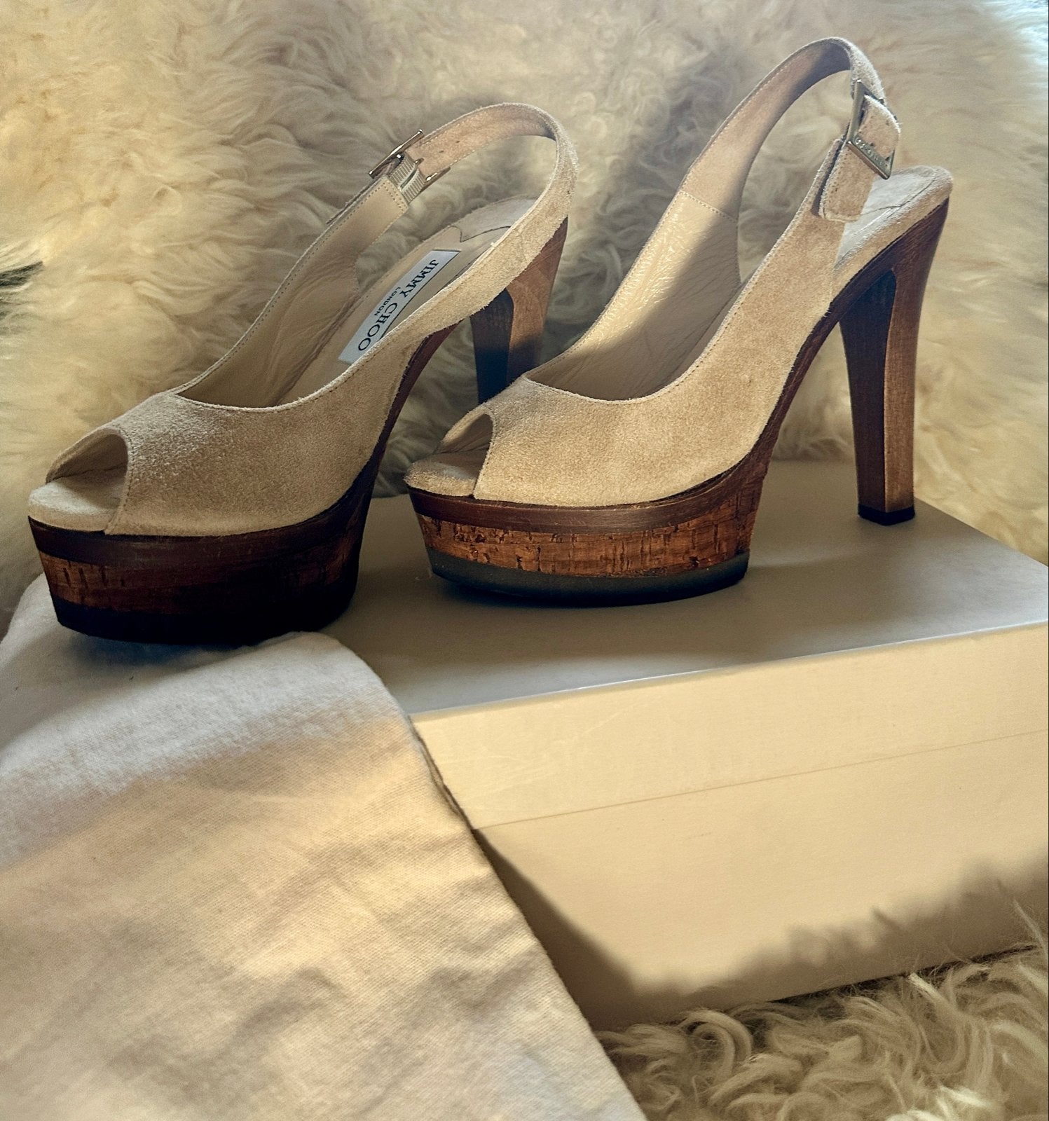 Jimmy Choo Suede Hazel Peep-Toe Slingback Pumps Maat 35.5, Ophalen of Verzenden, Zo goed als nieuw, Beige, Pumps