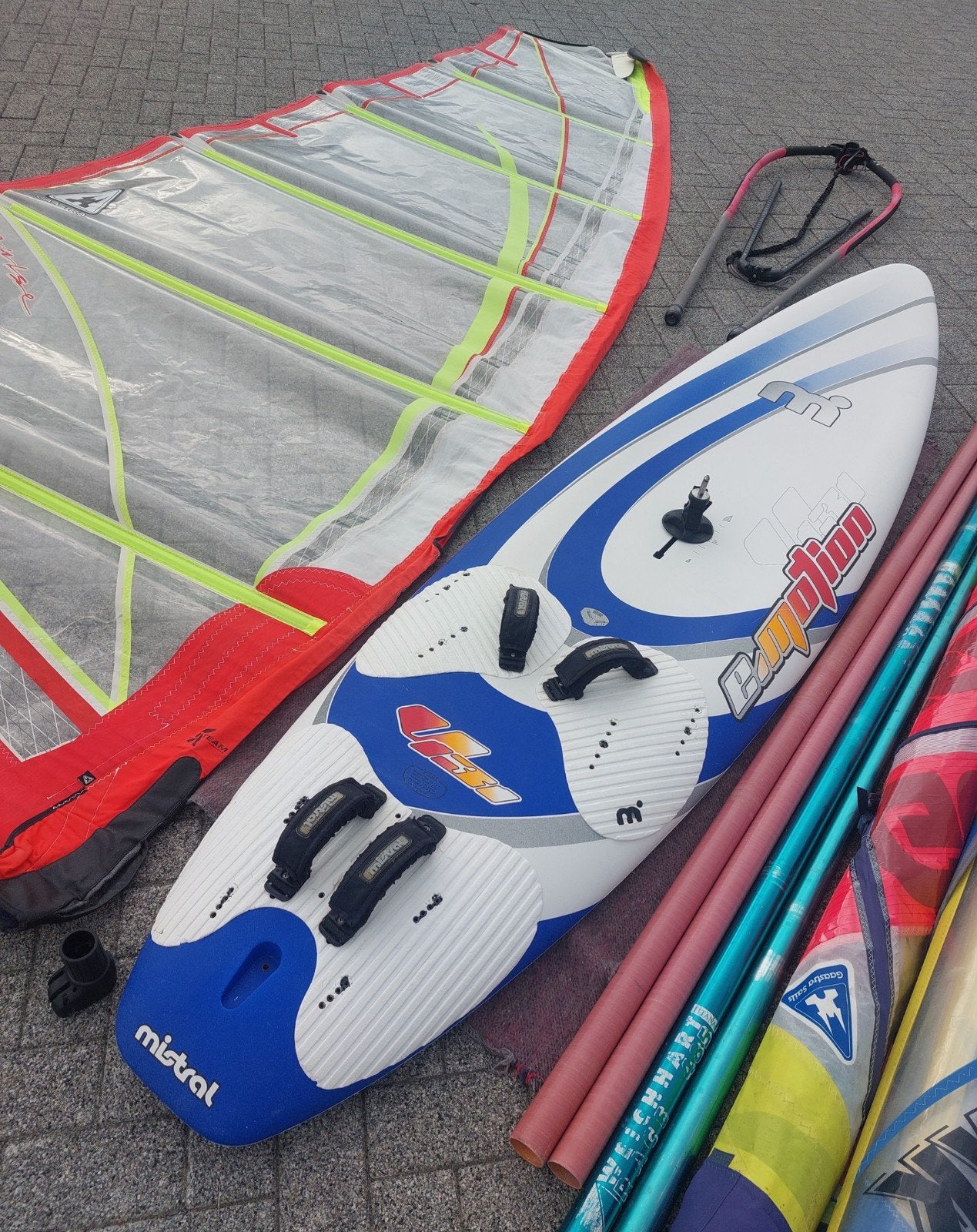 complete beginners surfplank 131 liter Mistral Emotion, Ophalen, Gebruikt, Met mast, 5 tot 6.5 m²