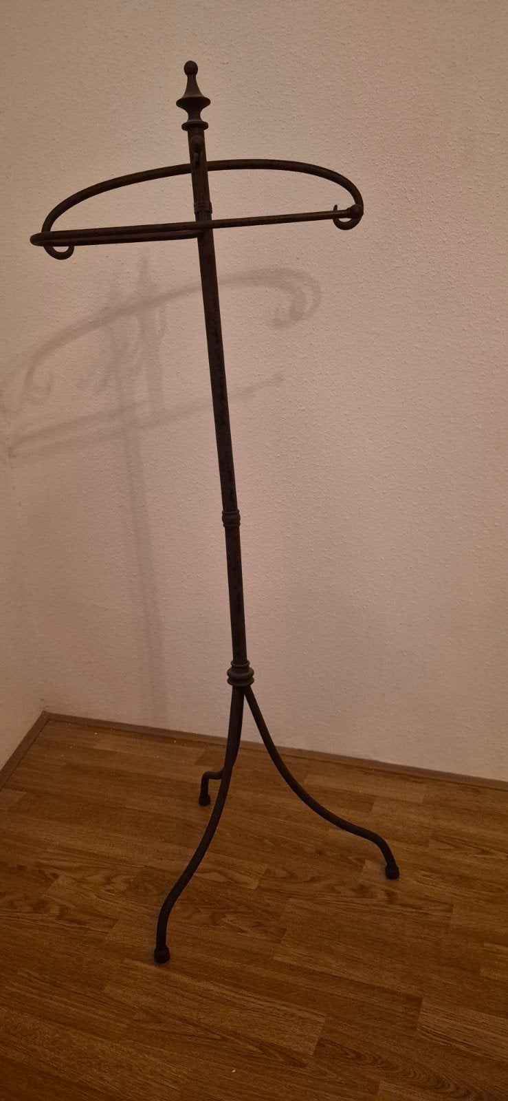 Antieke dressboy, Ophalen
