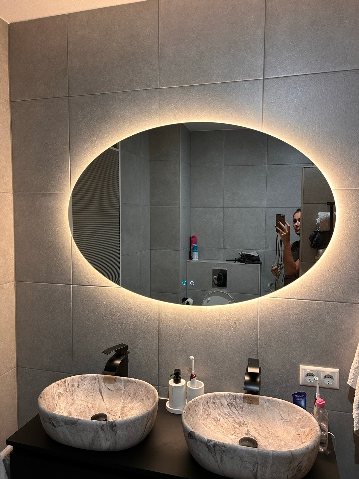 Ovale badkamerspiegel met verlichting en verwarming, Ophalen of Verzenden, Zo goed als nieuw, 100 tot 125 cm, Minder dan 100 cm