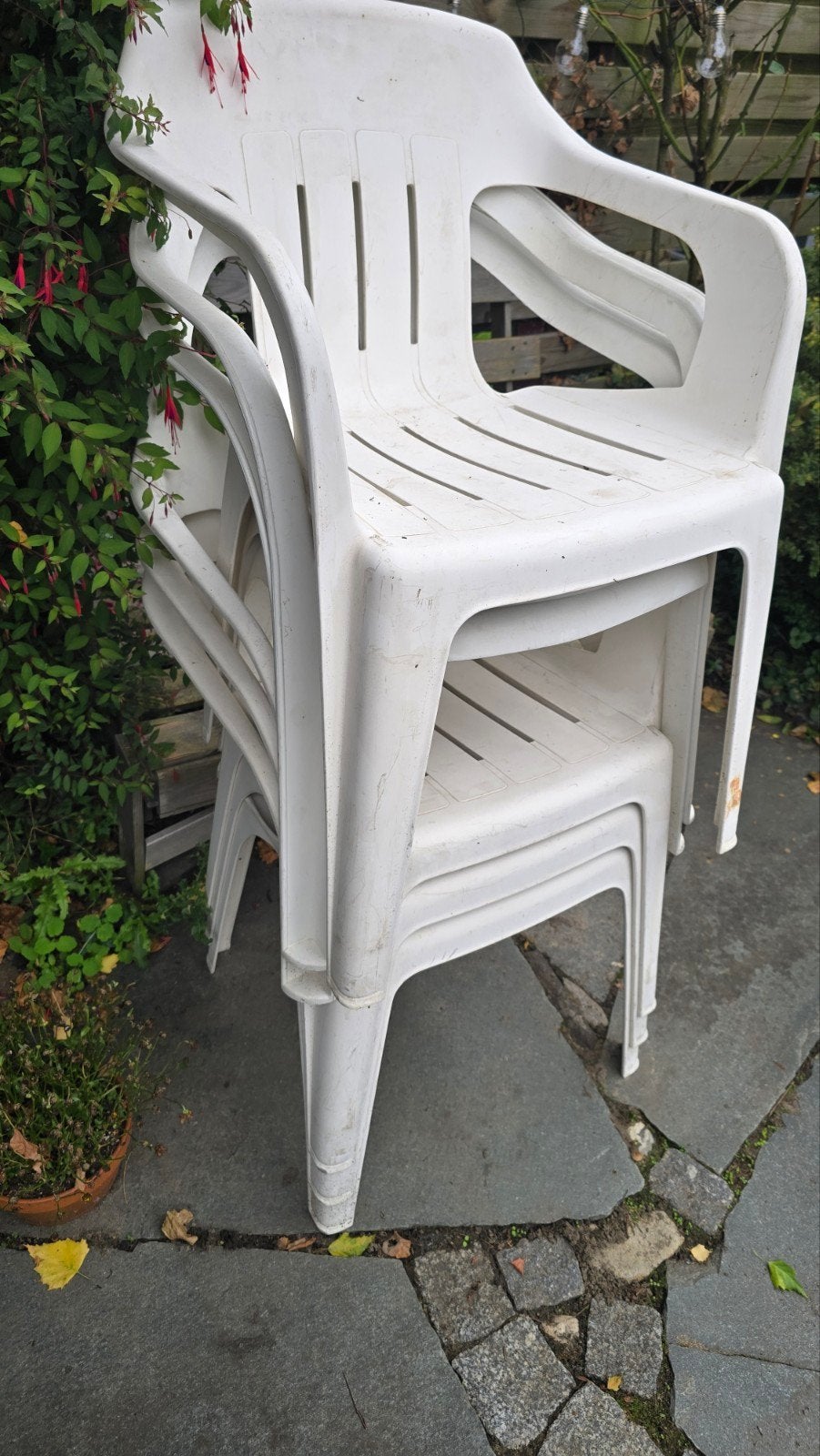 6 witte stapelbare buitenstoelen, Ophalen of Verzenden, Gebruikt, Kunststof, Stapelbaar