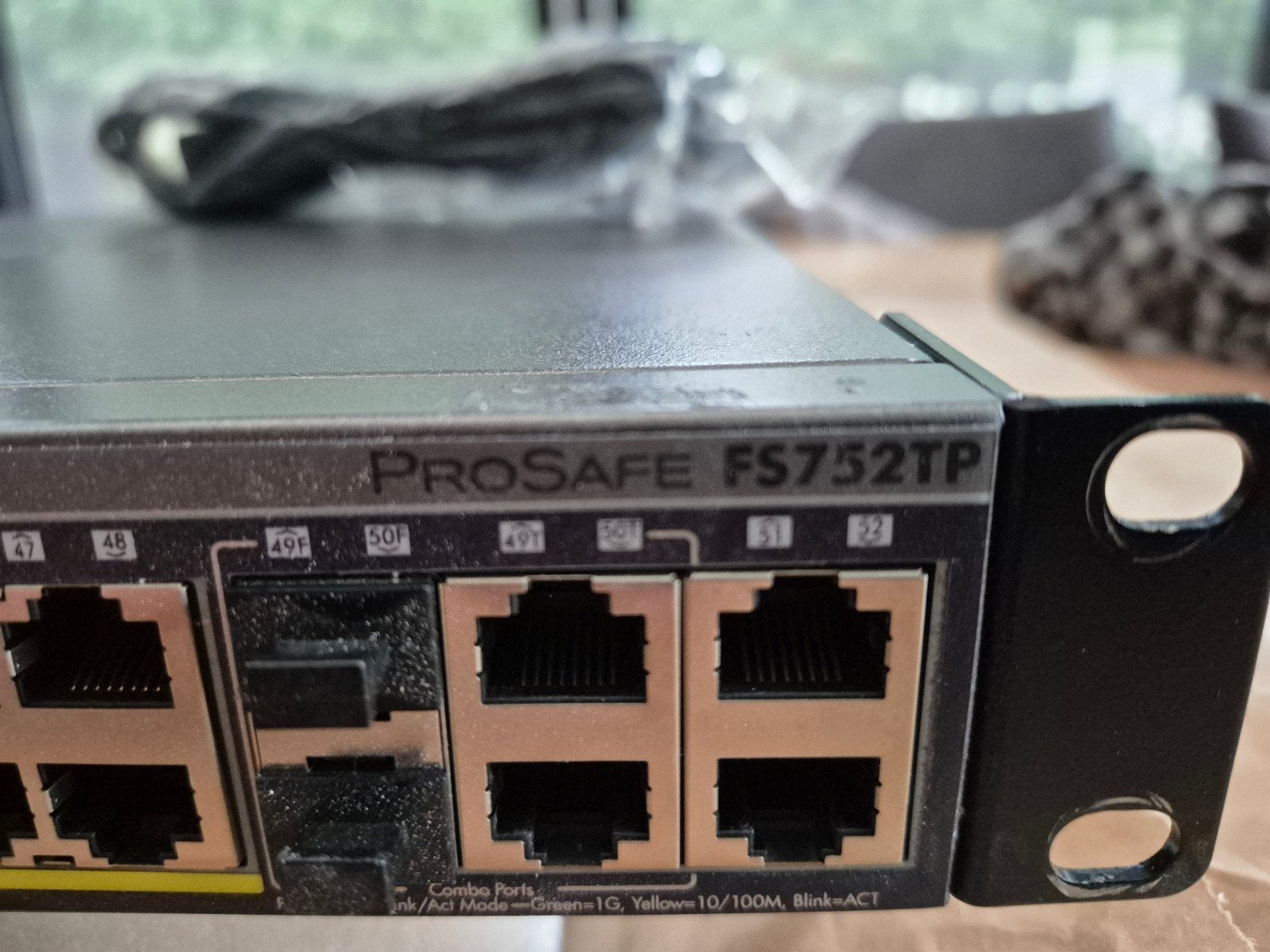 NETGEAR ProSAFE FS752TP 48-poorts Fast Ethernet PoE Switch, Computers en Software, Netwerk switches, Ophalen of Verzenden