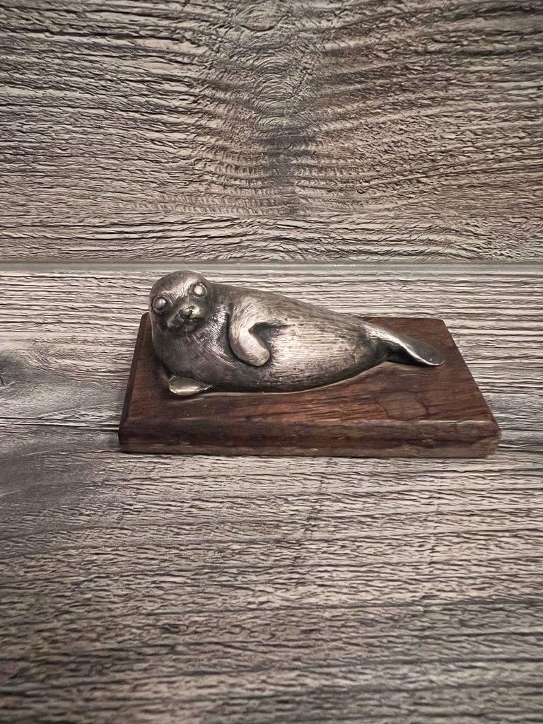 Metalen zeehondje op houten standaard - WNF, Vintage, Ophalen of Verzenden, Zo goed als nieuw, Metaal