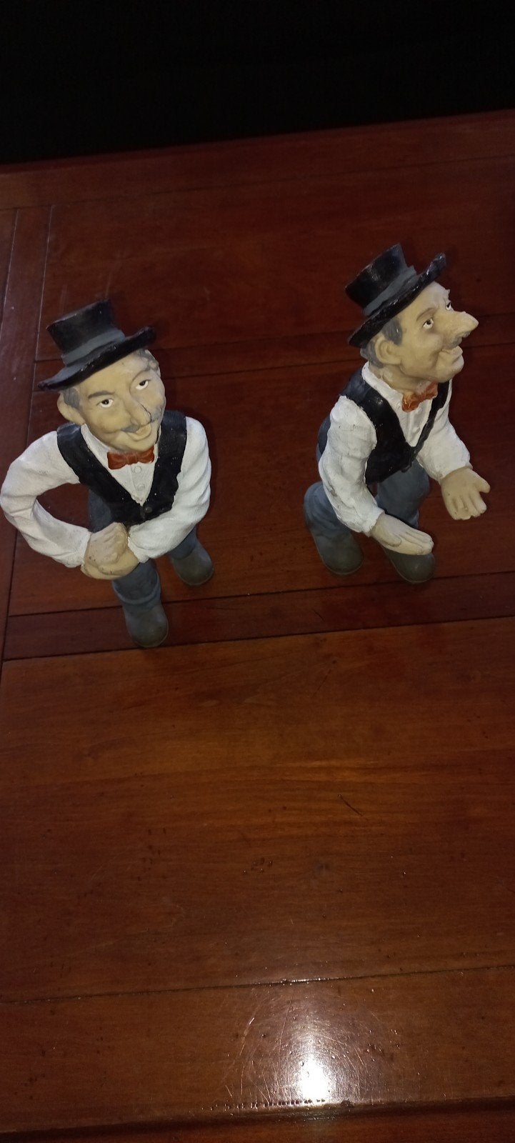 Twee kunststof beelden van butlers, ca. 20 cm hoog, Ophalen of Verzenden, Zo goed als nieuw, Dier